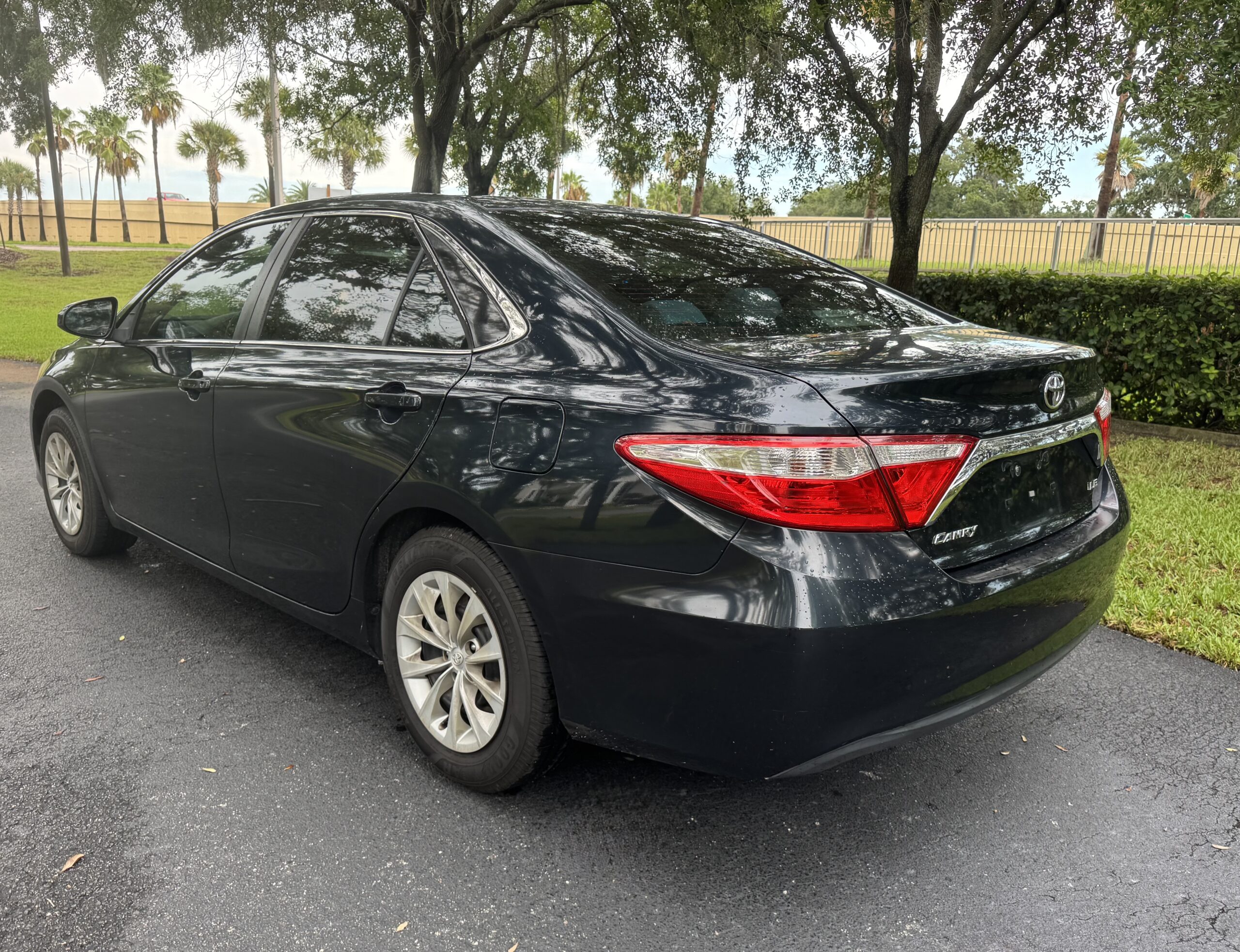
								2017 Toyota Camry LE full									
