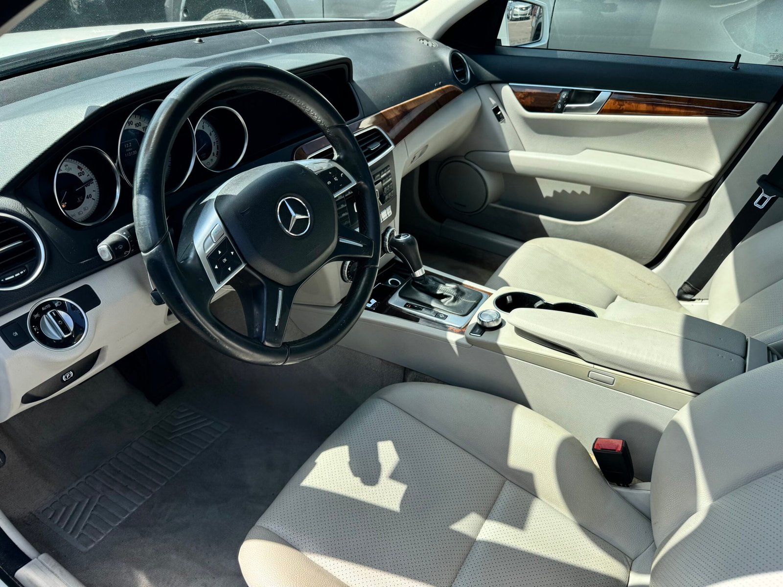 
								2014 MERCEDES C300 SPORT 4MATIC full									