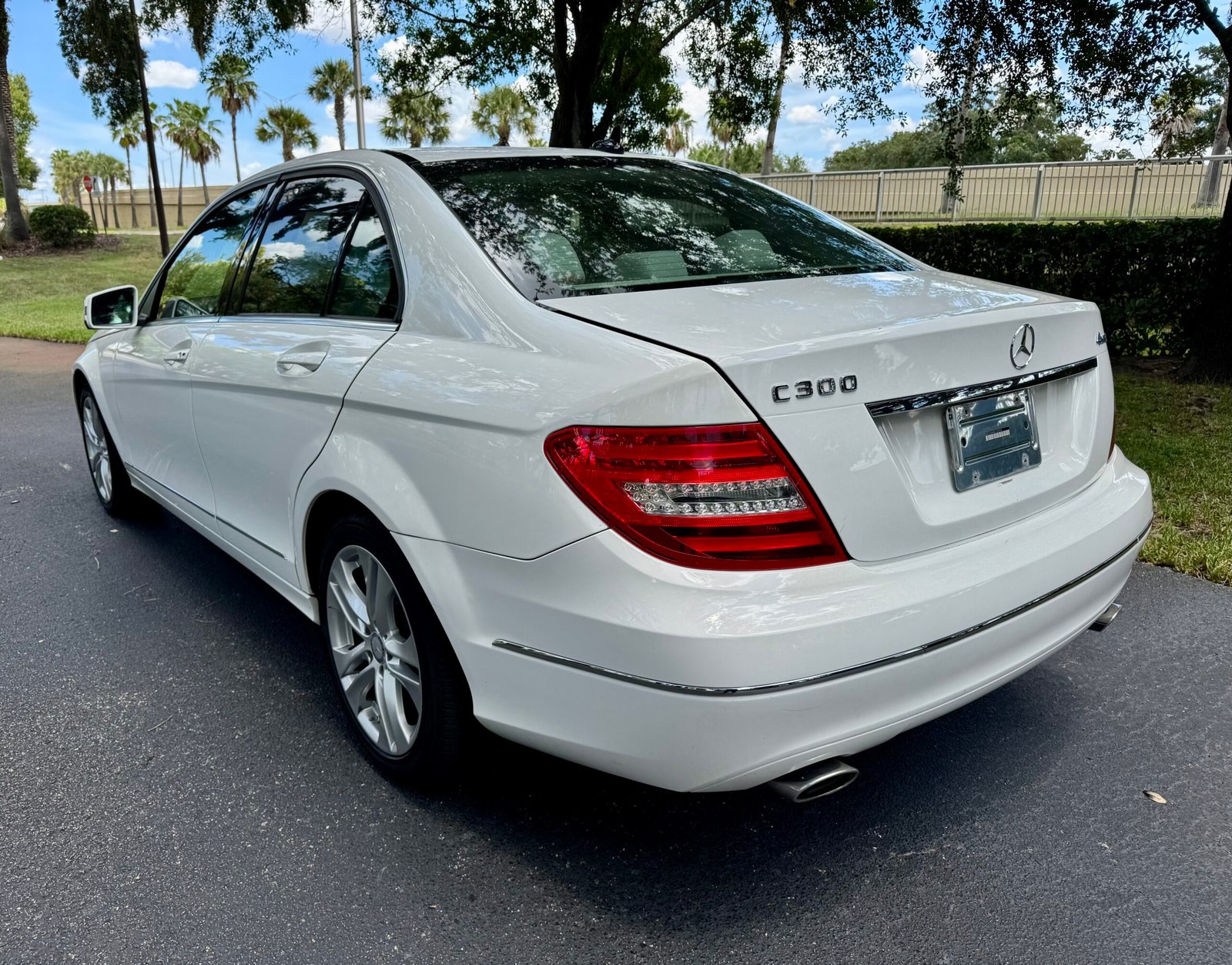 
								2014 MERCEDES C300 SPORT 4MATIC full									